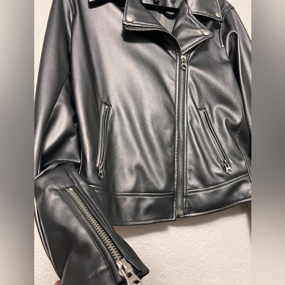 Torrid Faux Leather Moto Jacket Silver EUC Size 2 - Picture 2 of 9
